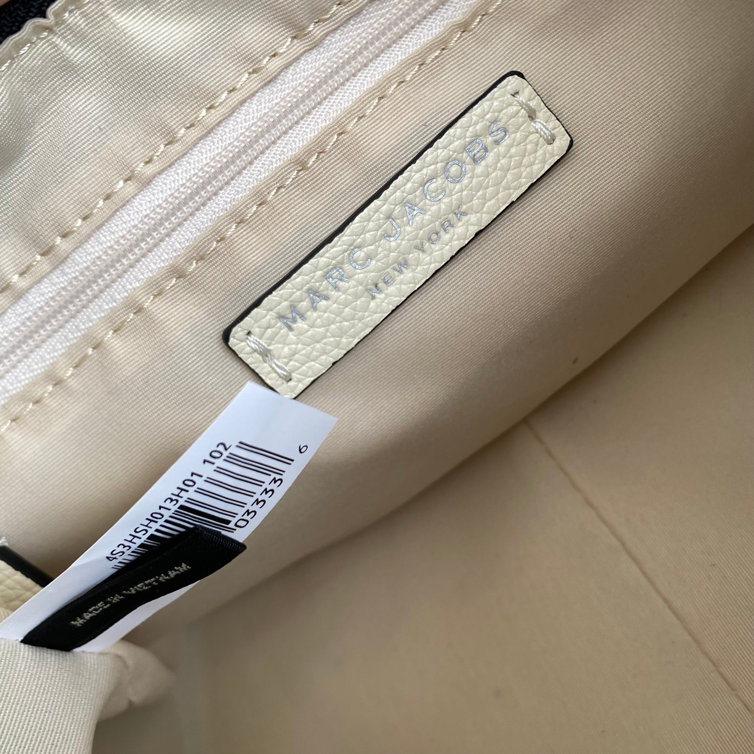 Marc Jacobs ～牛皮斜挎包白色大号28*11*17cm