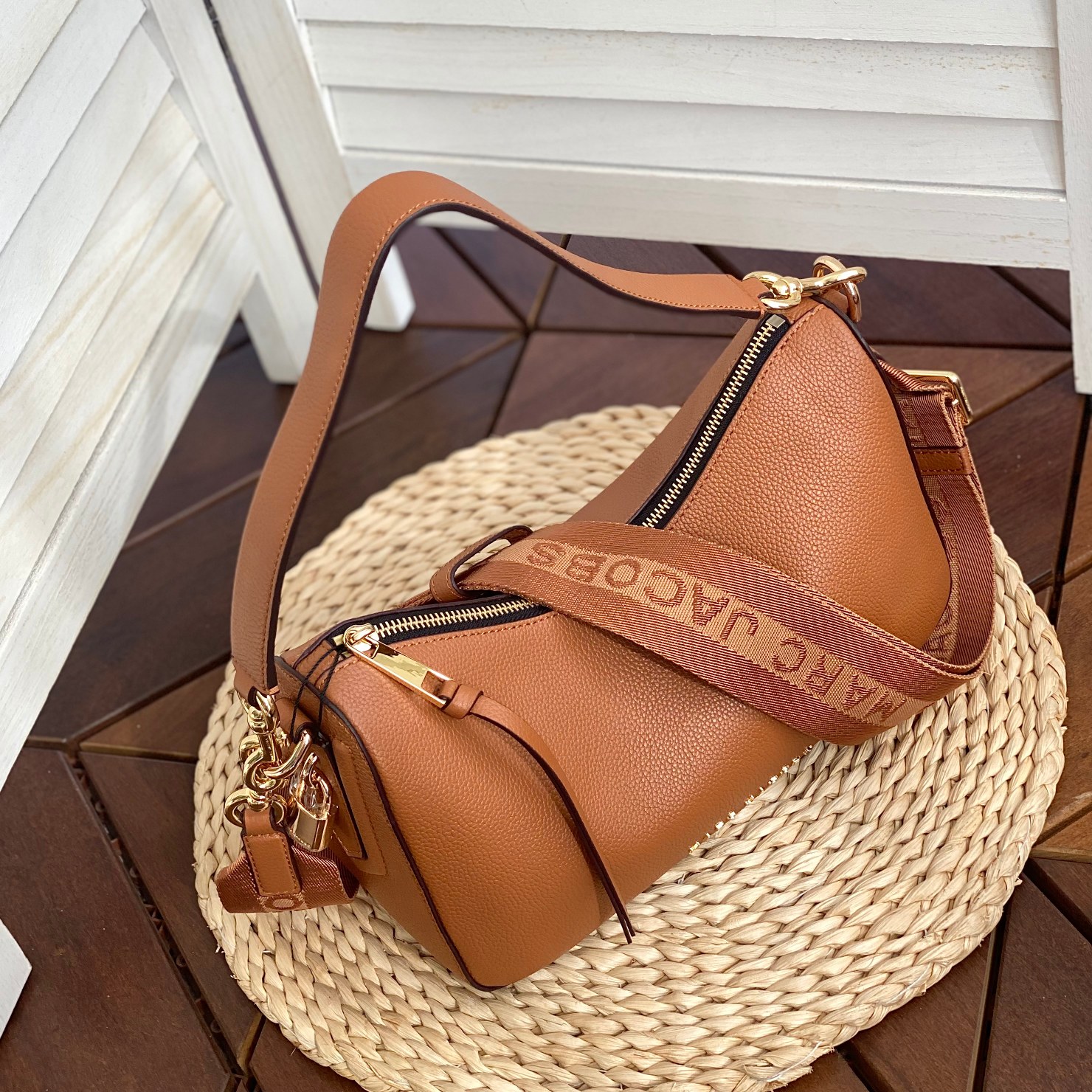 Marc Jacobs ～牛皮斜挎包棕色大号28*11*17cm