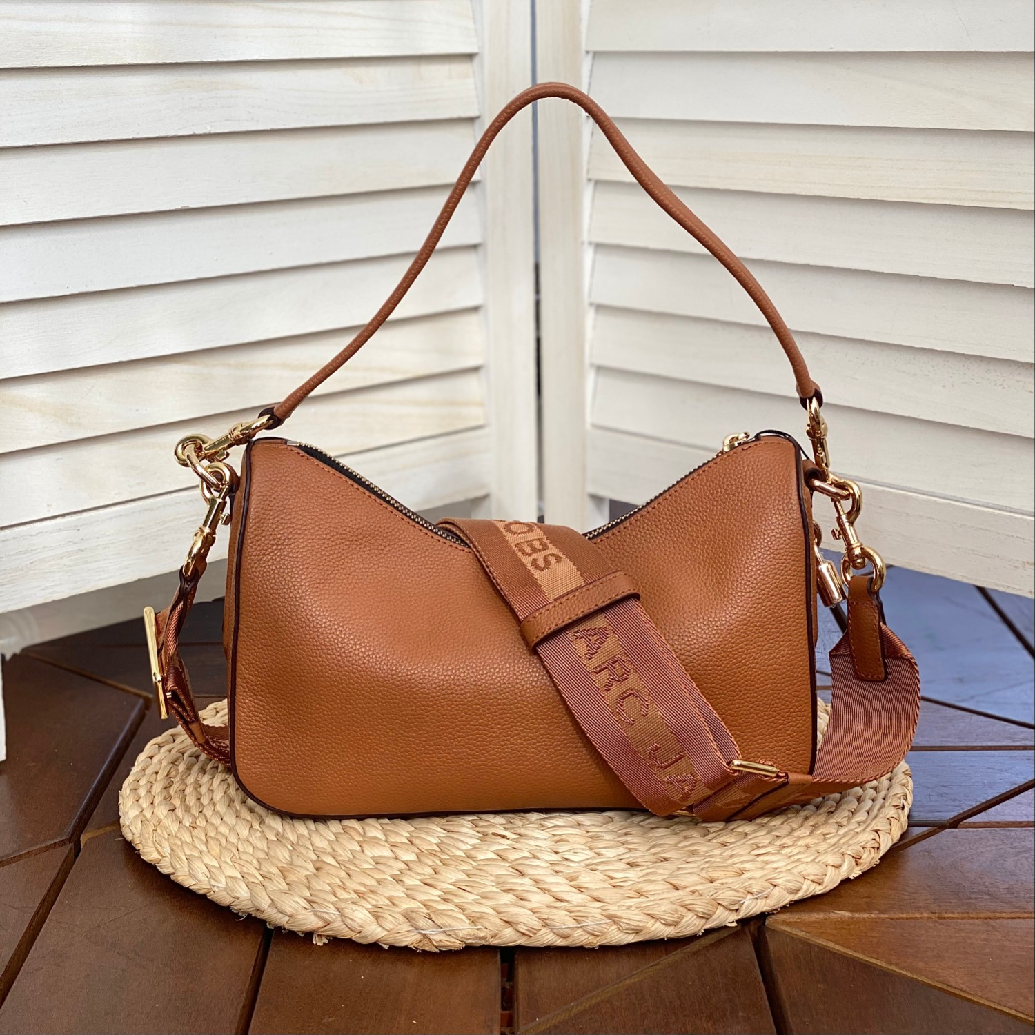 Marc Jacobs ～牛皮斜挎包棕色大号28*11*17cm