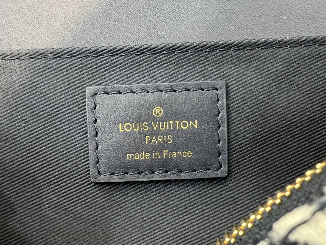 Valentino Classic Luxury Handbag Shoulder Crossbody Bag Ref 9