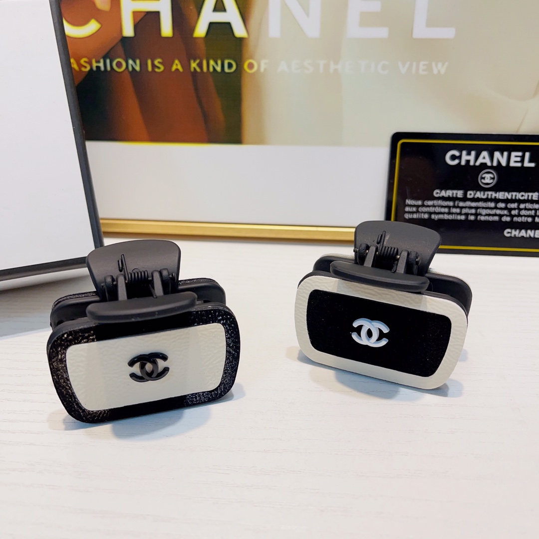 NO:277753,Chanel Xiaoxiang Chanel clip new logo clip versatile temperament, daily exquisite items, must-have items for fairies, treasure style, recommended style for closed eyes (single hairpins, hairpins, chanel, hairpins19860909Chanel小香 Chanel抓夹 新款logo抓夹 气质百搭 日常精致小单品 小仙女必入单品 宝藏款 闭眼入推荐款（单个发夹,发夹,chanel,hairpins,accessory