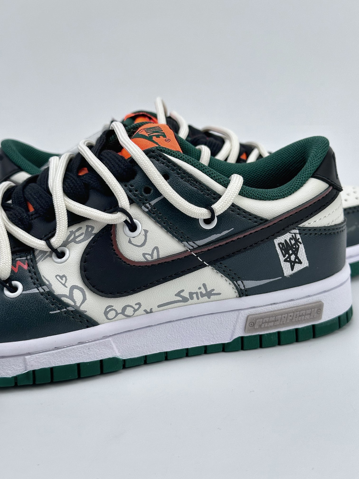 Nike SB Dunk Low 恶作剧熊猫 滑行轨迹 DD1391-300