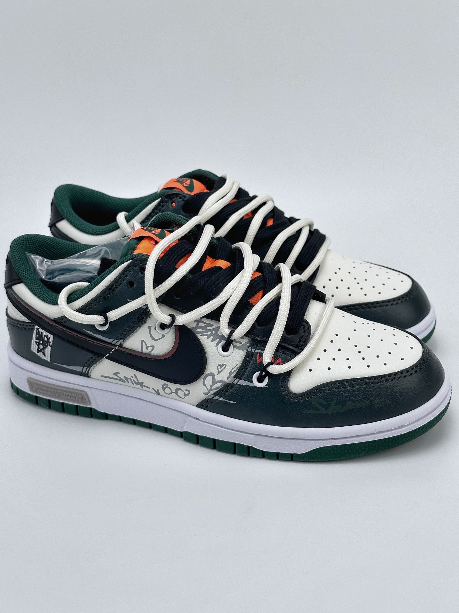 Nike SB Dunk Low 恶作剧熊猫 滑行轨迹 DD1391-300