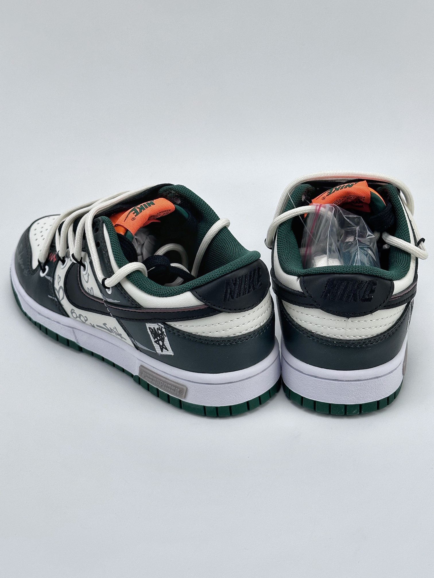 Nike SB Dunk Low 恶作剧熊猫 滑行轨迹 DD1391-300