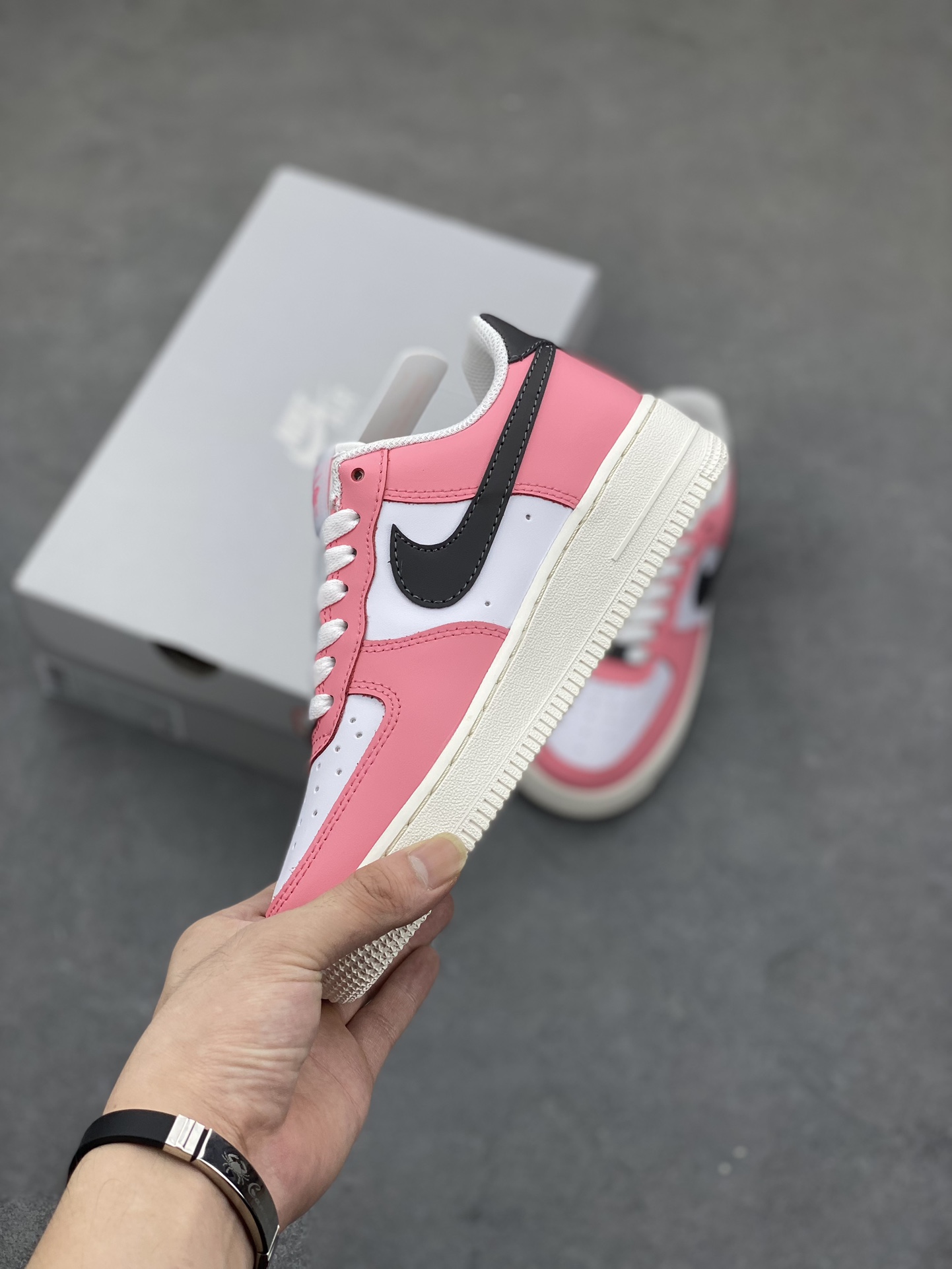 Nike Wmns Air Force 1 '07 Low 'Valentine's Day' Casual Sneakers - Pink/White 4 i1691260611 2685 2
