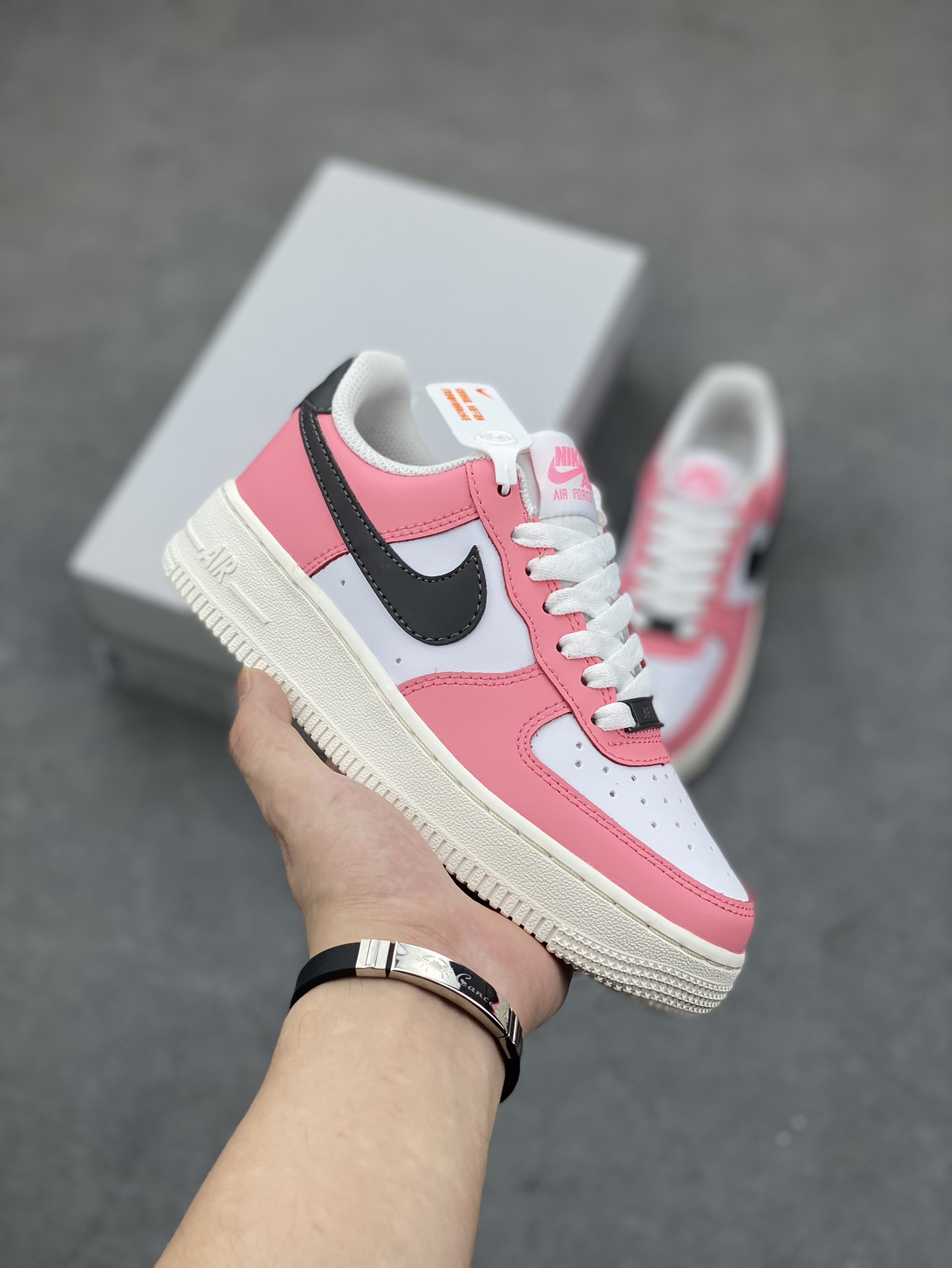 Nike Wmns Air Force 1 '07 Low 'Valentine's Day' Casual Sneakers - Pink/White 2 i1691260611 4496 0