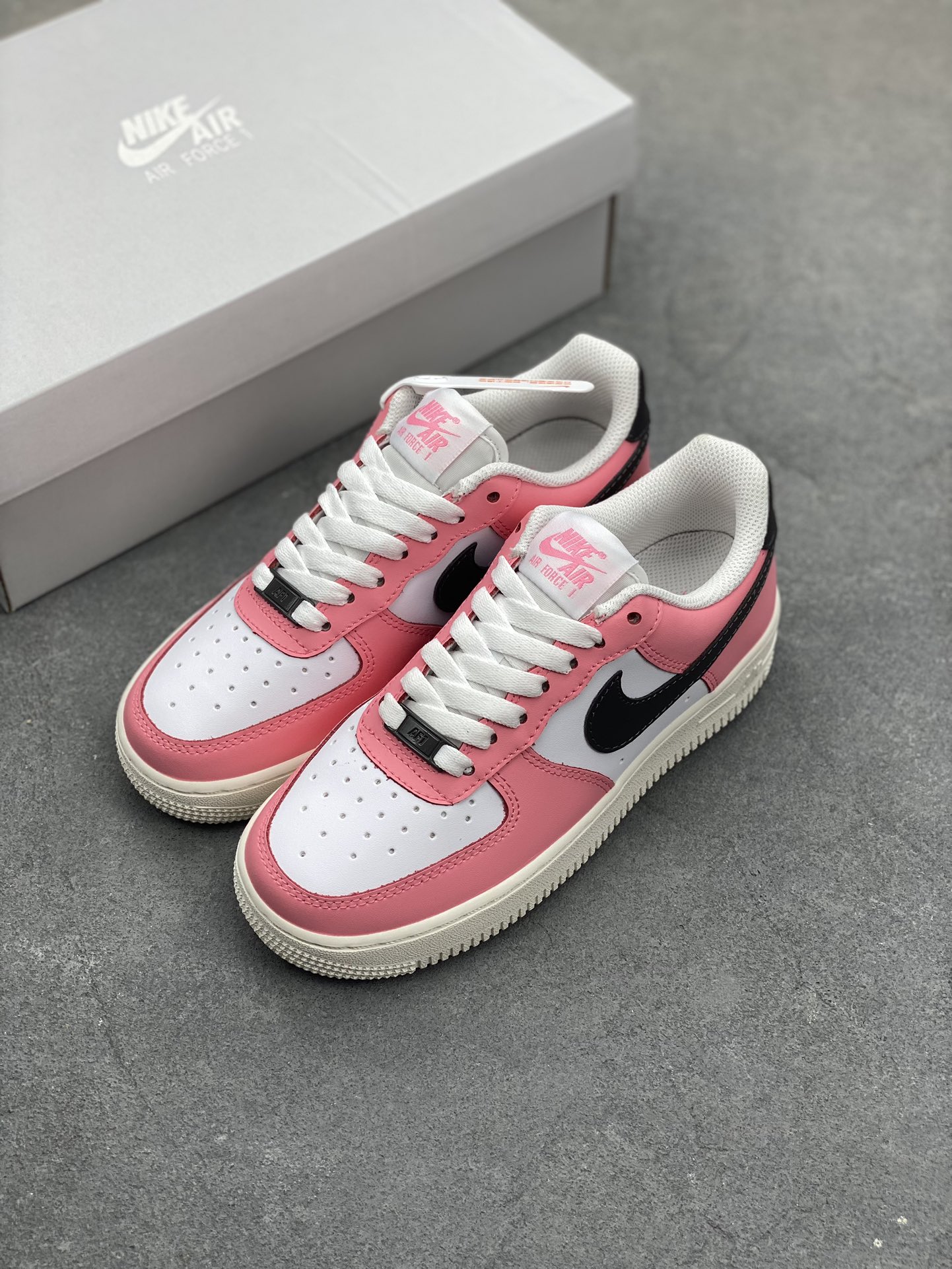 Nike Wmns Air Force 1 '07 Low 'Valentine's Day' Casual Sneakers - Pink/White 9 i1691260611 7378 7