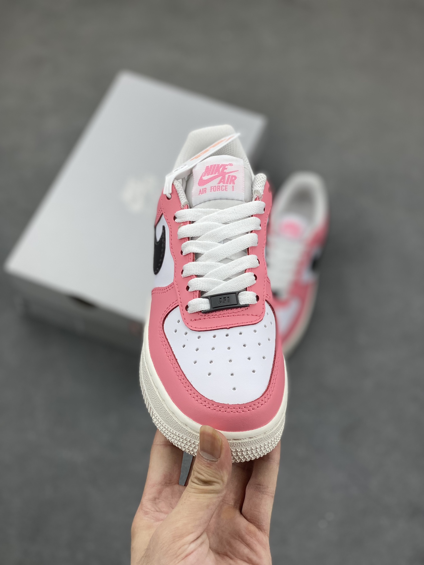 Nike Wmns Air Force 1 '07 Low 'Valentine's Day' Casual Sneakers - Pink/White 3 i1691260611 9822 1