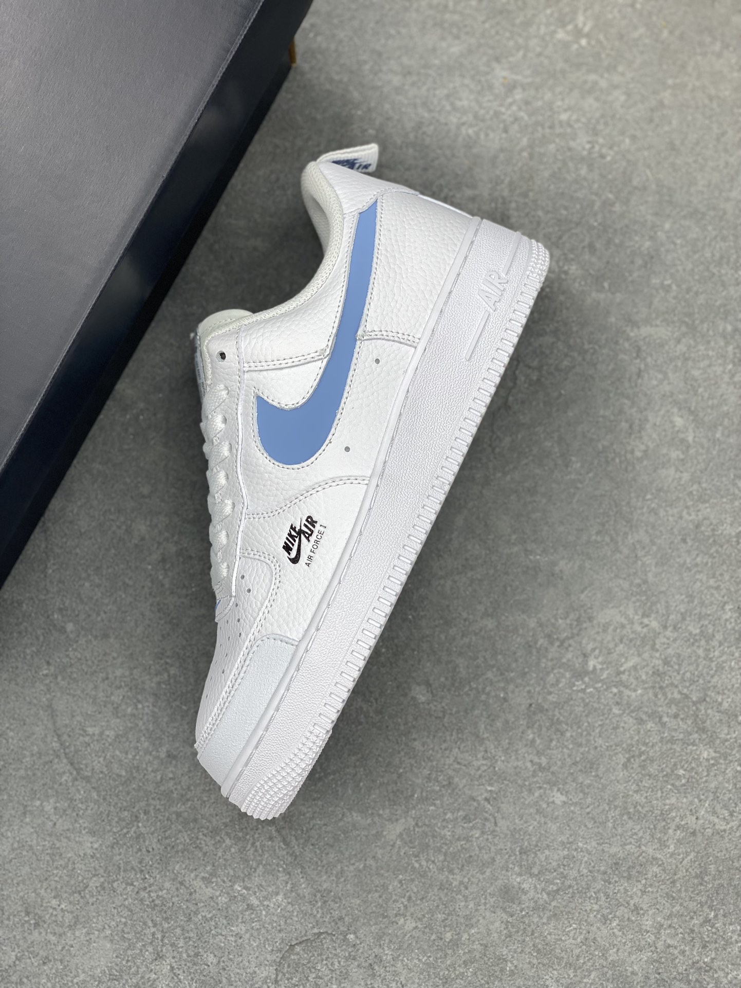 Nike Air Force 1 Premium White Reflective Casual Sneakers (CV3039-118) 8 i1691260905 6512 6