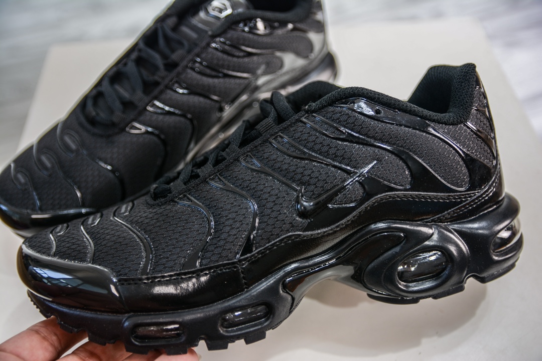 NK Air Max Plus is a representative of Nike's alternative shoes 604133-050