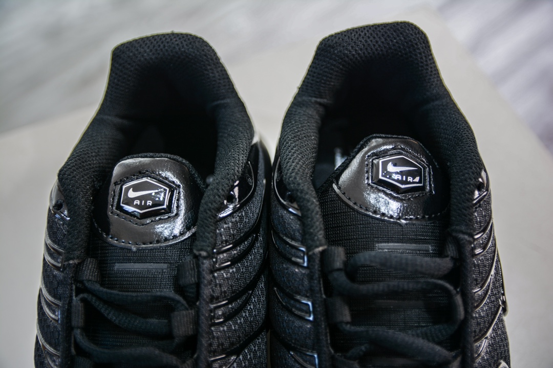 NK Air Max Plus is a representative of Nike's alternative shoes 604133-050