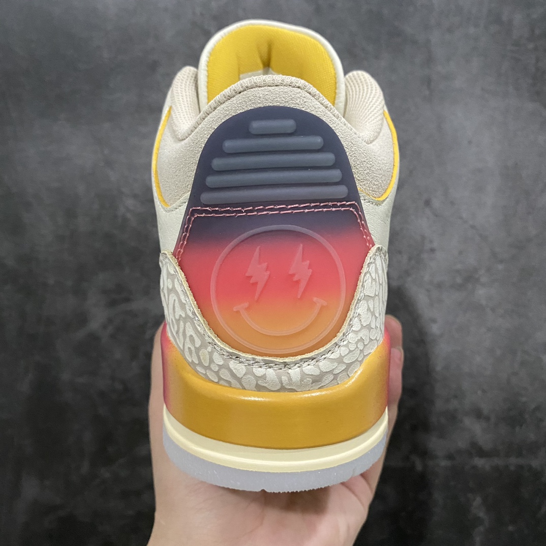 图片[4]-【X版纯原】J.Balvin x Air Jordan 3 Retro AJ3 乔3彩虹渐变 FN0344-901nn配置印面PVC加固外壳包装!n原楦原纸版数据开发 采用软质纳帕纹头层皮革组合爆裂压纹头层皮鞋面材质 鞋垫配置欧索莱去臭除味物料 缜密定位拉帮及注胶效果中底PU内嵌开窗式Air缓震气垫 顶级品质 市场第一梯队产物💪🏻n鞋身以米白色皮革覆盖，搭配经典的灰白色爆裂纹设计。中底与后跟部分均带有\”彩虹渐变\”效果，后跟分别以元年Nike AIR以及笑脸Logo呈现，彰显联名身份。 尺码：40 40.5 41 42 42.5 43 44 44.5 45 46 47.5-莆田鞋批发中心