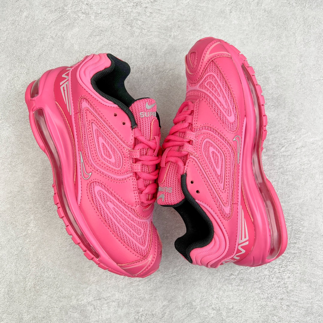 图片[3]-＃纯原 Supreme x NK Air Max 98 TL SP 系列低帮经典复古百搭休闲运动气垫慢跑鞋 Sup联名 DR1033-600 Supreme x Air Max 98 TL 最新联名鞋款正式登场！继合作发布 SB Blazer Mid 之后，Supreme 与 NK 再度为 2022 秋季带来联名新作，共同打造 Air Max 98 TL 全新联名鞋款。本次联名鞋款共推出黑色、白色、粉色与棕色四种选择，鞋面采用合成皮革与针织网眼构成，搭配反光 TPU 覆盖层提升视觉层次。鞋侧迷你 Swoosh Logo、鞋跟变形的 Supreme 字样以及鞋带皆配备反光元素，最后搭载 Air Max 98 经典的全掌外露 Air 气垫以及橡胶外底完成设计。尺码：36 36.5 37.5 38 38.5 39 40-选品中心