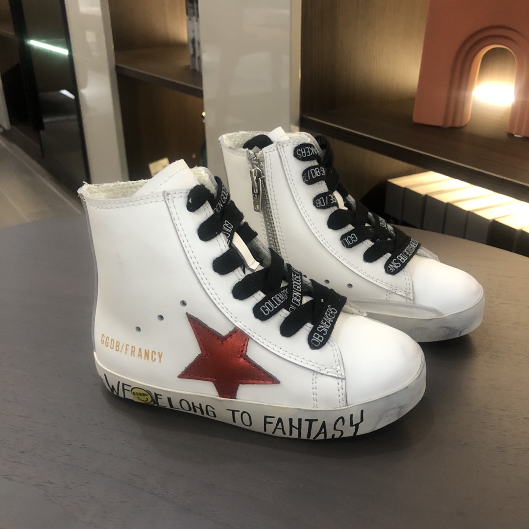 Trendy $495 Graffiti Shoes: Redefining Aesthetics with Little Dirty Shoes - 图片 4