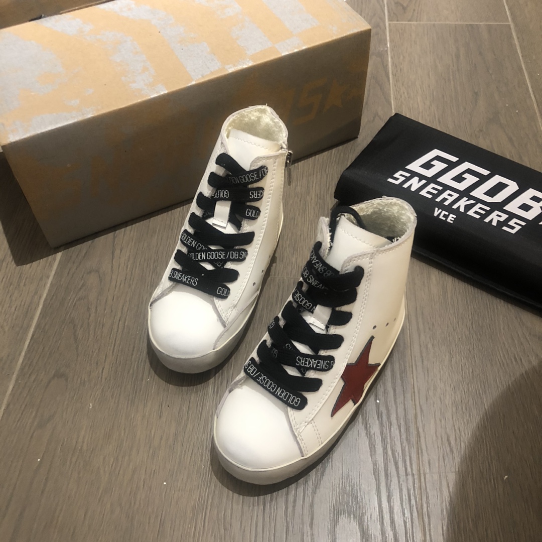 Trendy $495 Graffiti Shoes: Redefining Aesthetics with Little Dirty Shoes - 图片 3