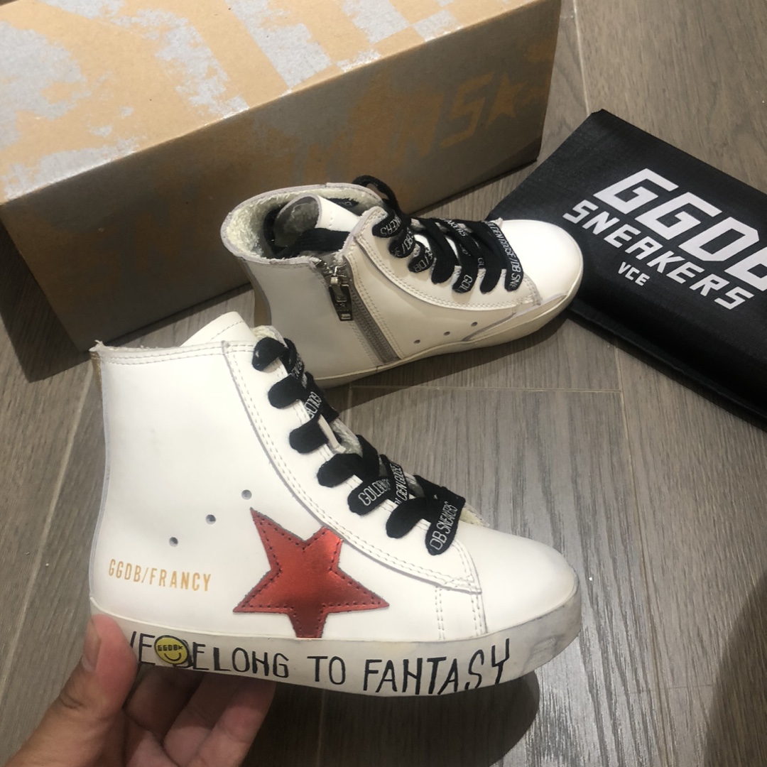 Trendy $495 Graffiti Shoes: Redefining Aesthetics with Little Dirty Shoes - 图片 2