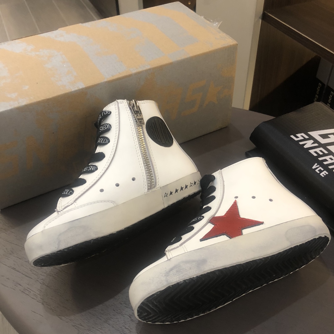 Trendy $495 Graffiti Shoes: Redefining Aesthetics with Little Dirty Shoes - 图片 8