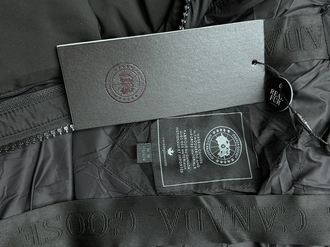 Guangzhou high-quality replica of Olivia Burton's long down jacket. Detailed photos showcase quality and craftsmanship.-Big cat