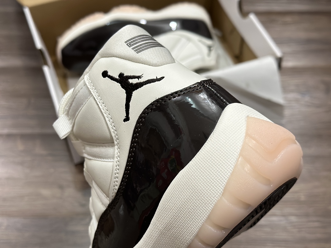 Air Jordan 11 AJ11 乔丹11代皮面粉底 篮球鞋 AR0715-101