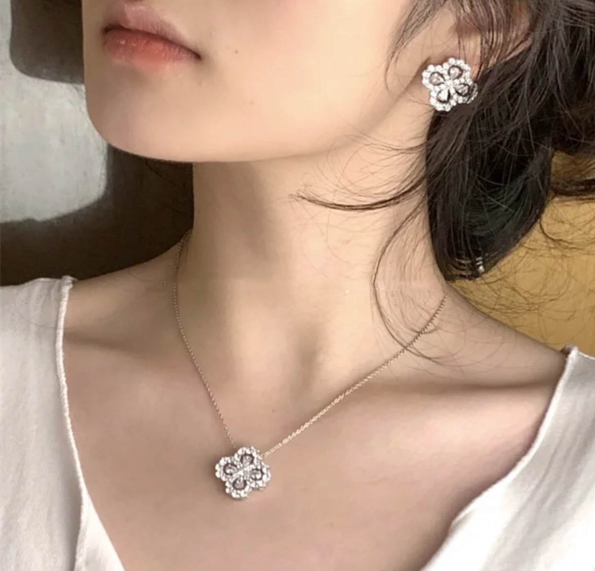 项链耳拍
S0190 👑高级珠宝💎定制 hw海温斯顿 经典 四叶草 微镶 项链🍀系列 今年大热门款📩💗花