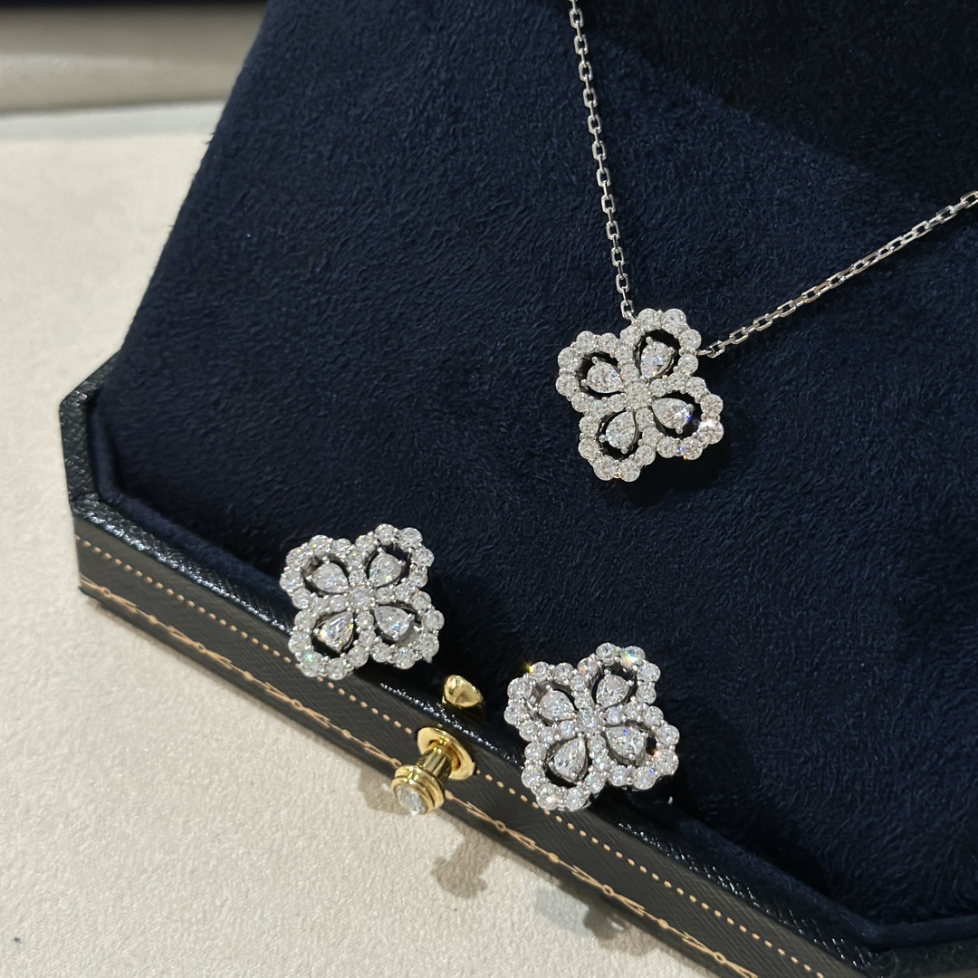 项链耳拍
S0190 👑高级珠宝💎定制 hw海温斯顿 经典 四叶草 微镶 项链🍀系列 今年大热门款📩💗花