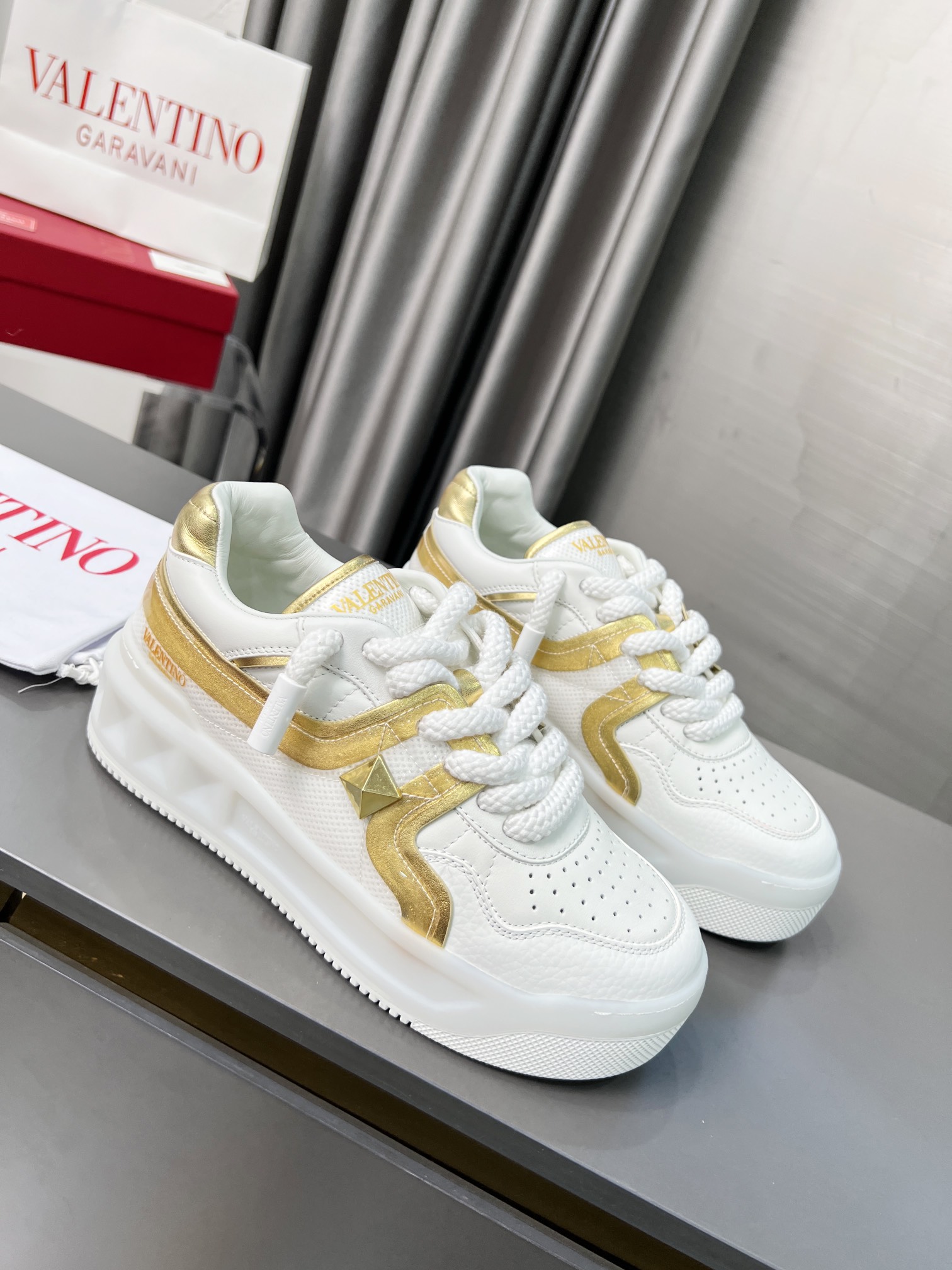 p750 VALENTINO華倫天奴2023厚底👉粗鞋帶🤏爆款休閒鞋！