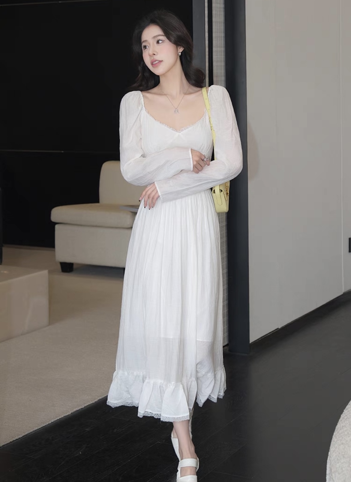P690 One-Size-Fits-All Dress: Sweet, Retro Style with Unique Details in Precious White - 图片 2