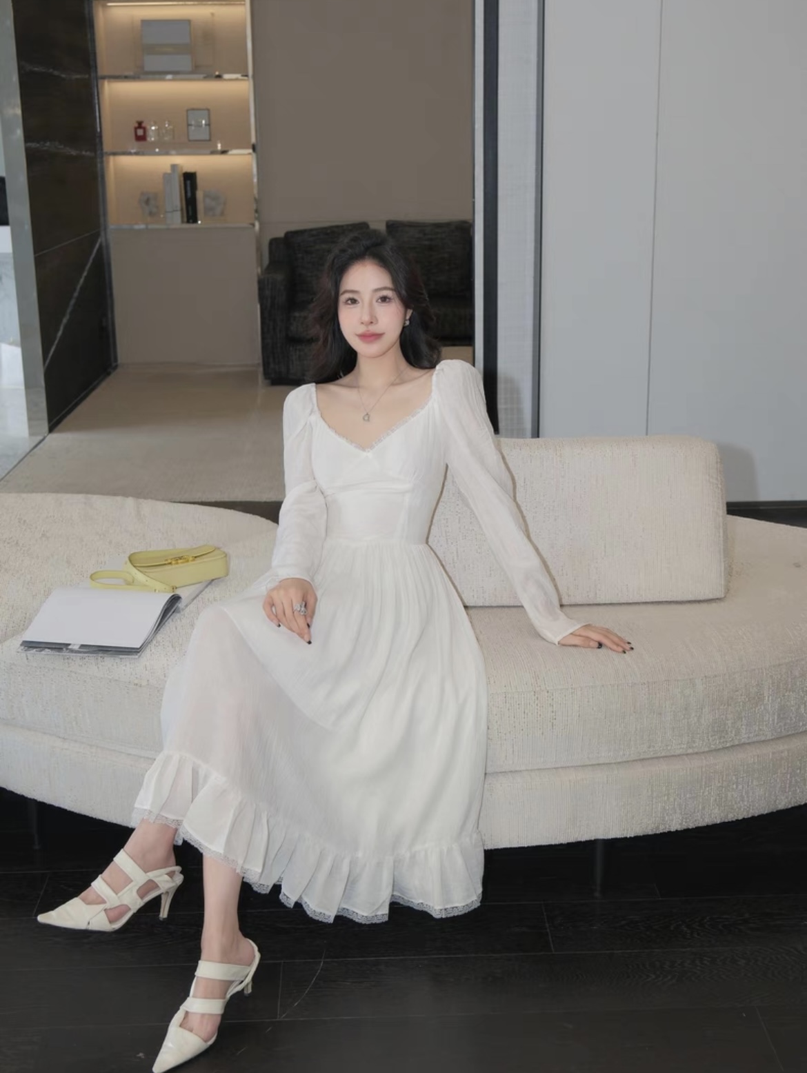 P690 One-Size-Fits-All Dress: Sweet, Retro Style with Unique Details in Precious White - 图片 4