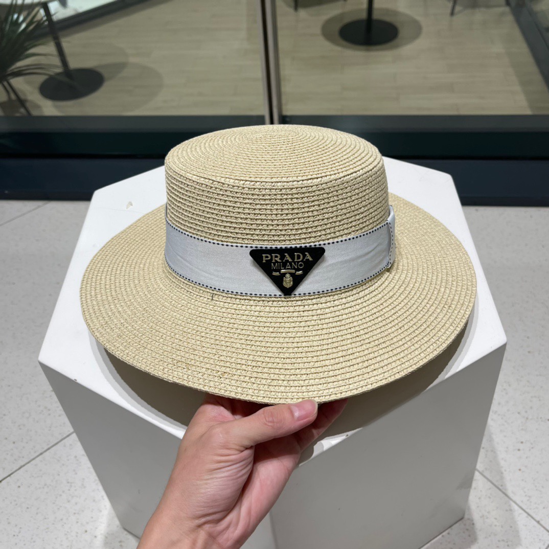 【Prada普拉达】新款三角标款平顶草编草帽，出街必备超好搭配，赶紧入手！