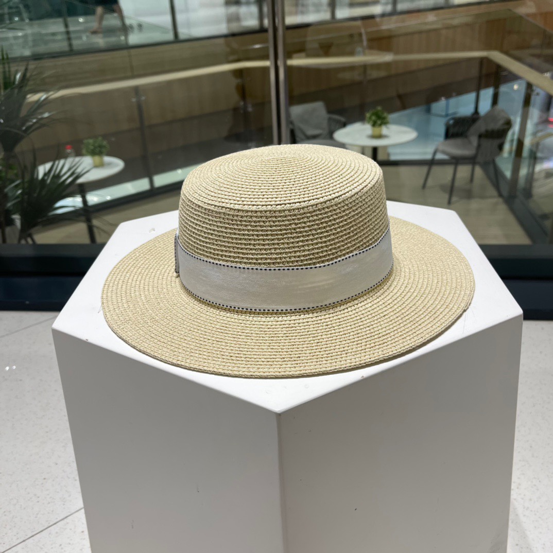 【Prada普拉达】新款三角标款平顶草编草帽，出街必备超好搭配，赶紧入手！