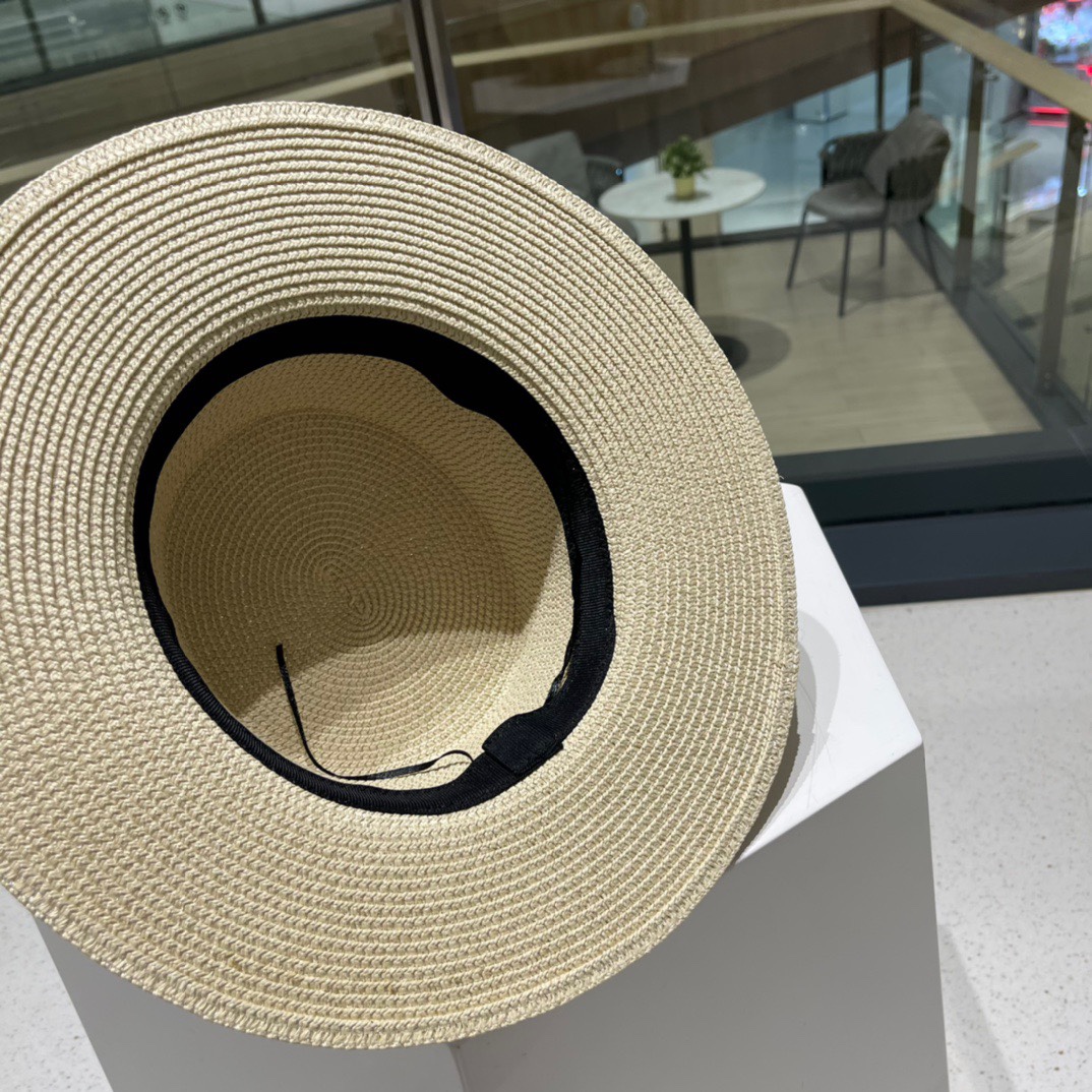 【Prada普拉达】新款三角标款平顶草编草帽，出街必备超好搭配，赶紧入手！