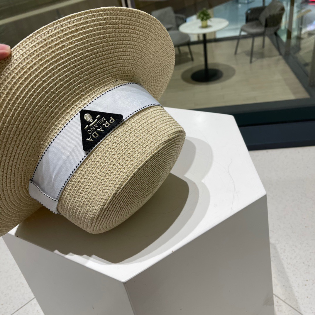 【Prada普拉达】新款三角标款平顶草编草帽，出街必备超好搭配，赶紧入手！