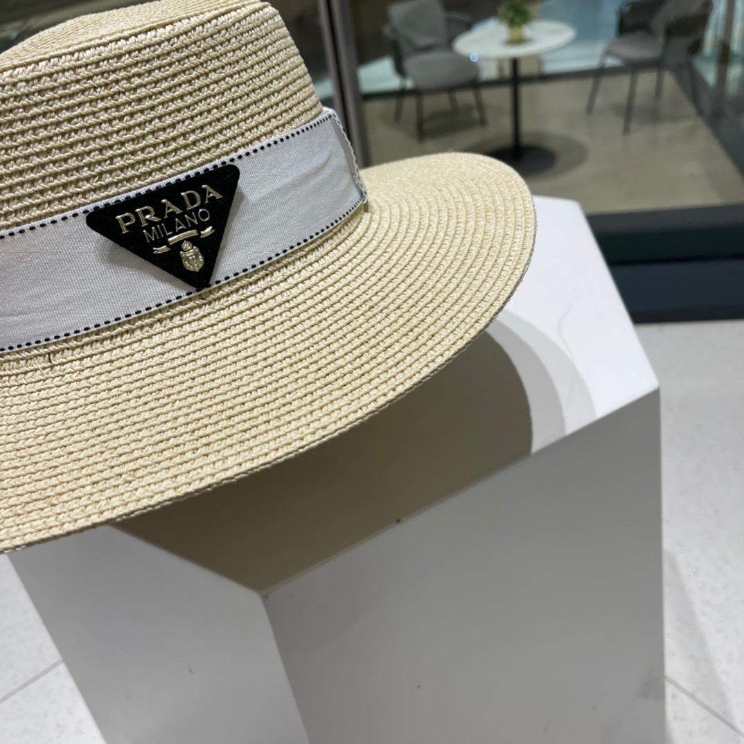 【Prada普拉达】新款三角标款平顶草编草帽，出街必备超好搭配，赶紧入手！