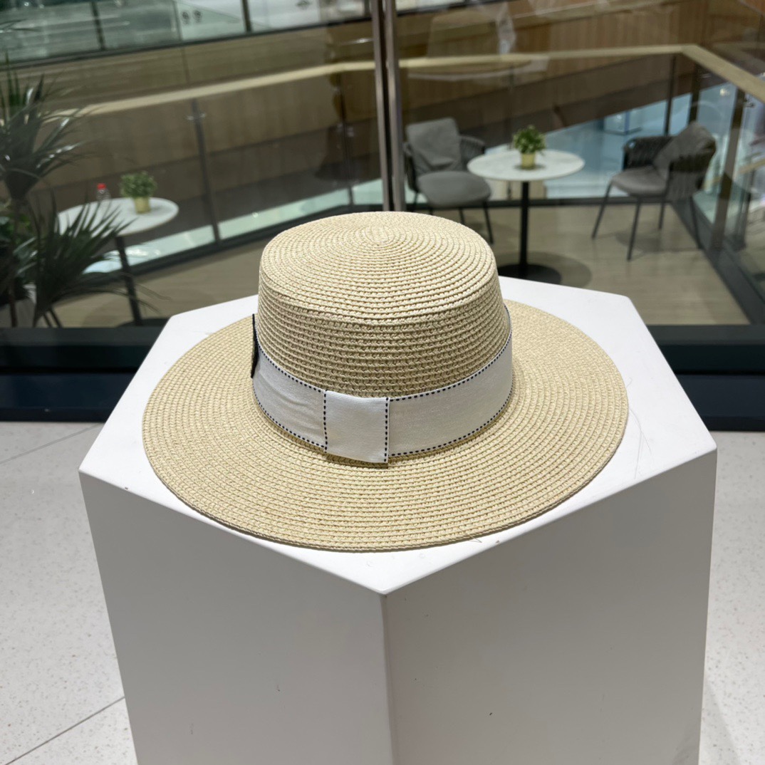 【Prada普拉达】新款三角标款平顶草编草帽，出街必备超好搭配，赶紧入手！