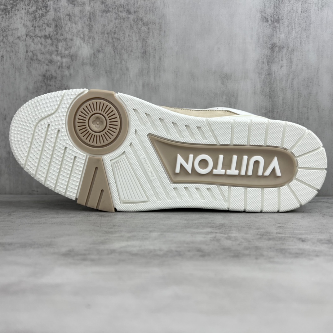 Louis Vuitton 新款上架 2023 Louis*Vuitto* LV Trainer 纽约限定最新款 大底和面料私模 绝对下血本费心思的一款鞋子 自Vifgil到来之后而设计的这一系列 每一季度都深受众多粉丝的青睐 TPU 大底 包装