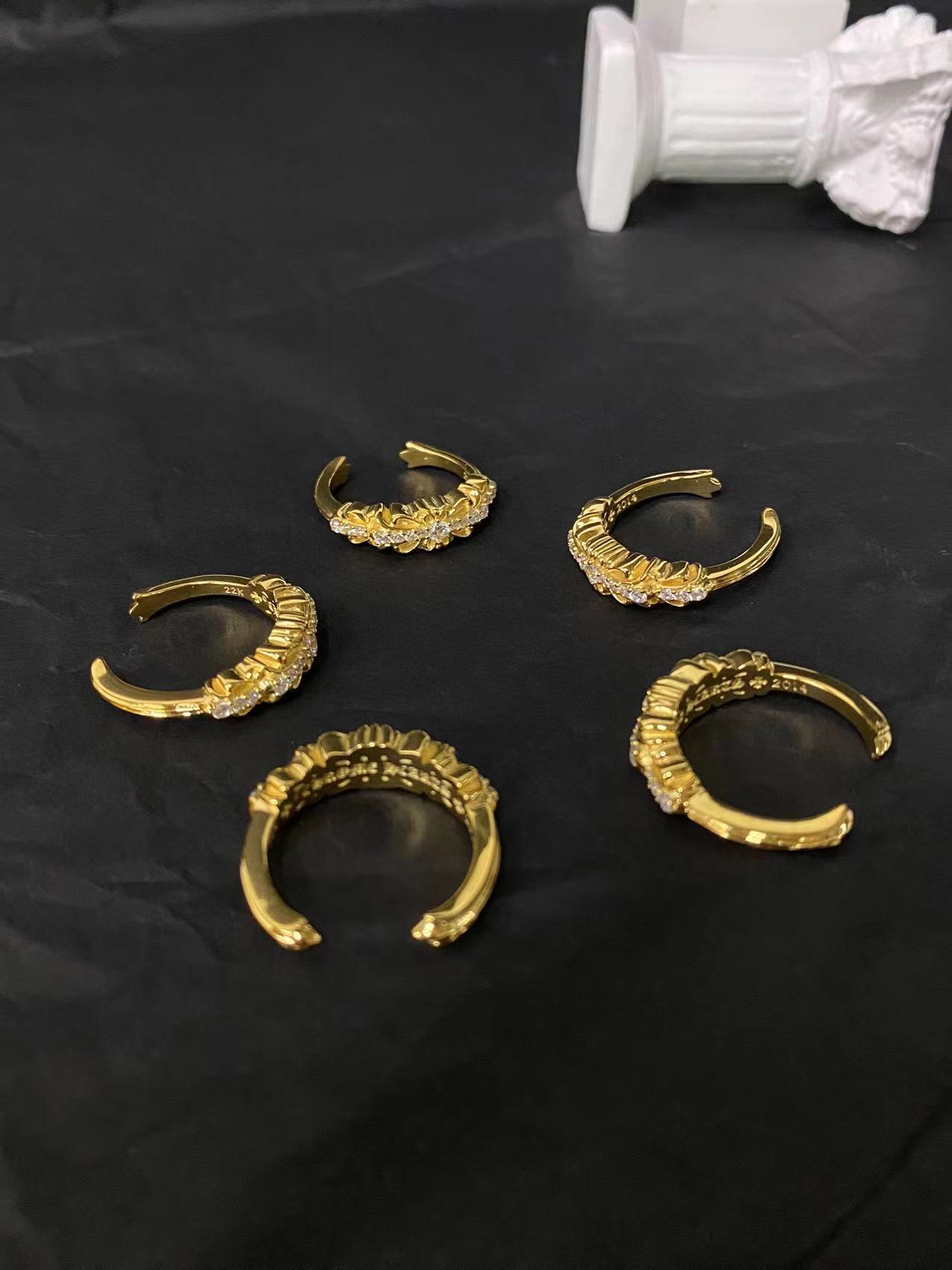 Chrome Hearts 𝐡𝐞𝐚𝐫𝐭𝐬 克罗心 镀金22k镶石十字花戒指