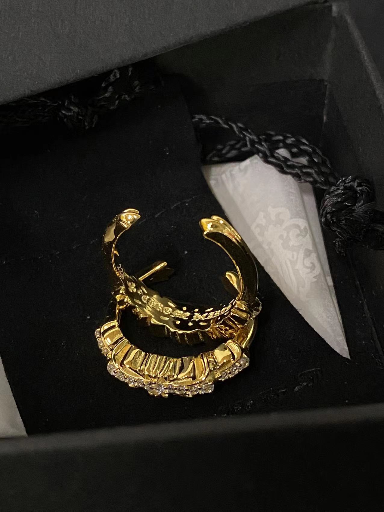 Chrome Hearts 𝐡𝐞𝐚𝐫𝐭𝐬 克罗心 镀金22k镶石十字花戒指
