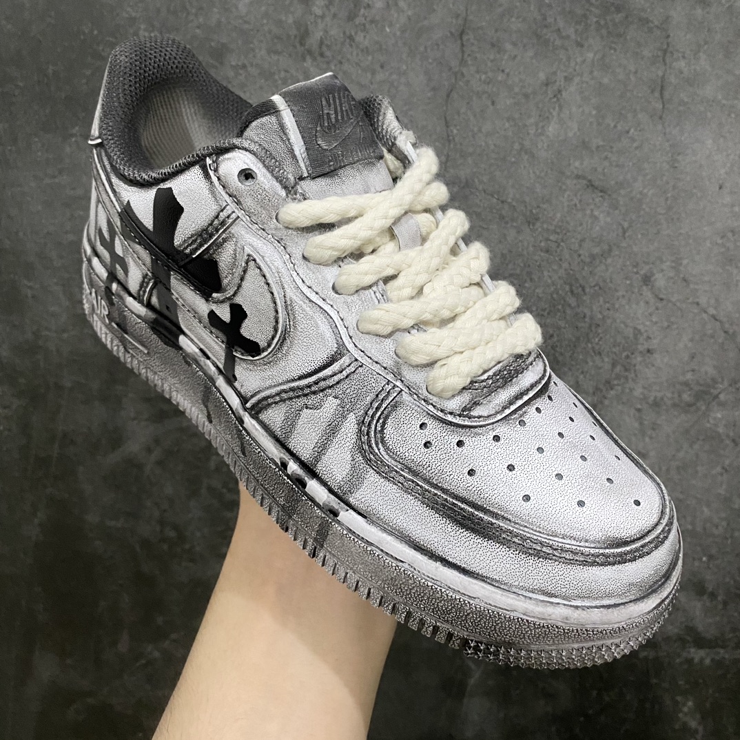 图片[3]-【绿x版】Chrome Hearts x AIR FORCE 1 克罗心联名空军一号 主题高奢定制 做旧十字架 哥特风梵文 朋克 情侣休闲运动低帮板鞋nn原厂鱼鳞纹大底 原装喷墨工艺 原鞋定制1:1打造零误差原厂电脑针车 XP纯原厂流出百分百原装鞋垫原厂中底布 真正原厂订购皮料 成本比市面任何版本贵几倍接受任何形式对比 最强批次 货号：DD8959-100 尺码：36 36.5 37.5 38 38.5 39 40 40.5 41 42 42.5 43 44 44.5 45 46-莆田鞋批发中心