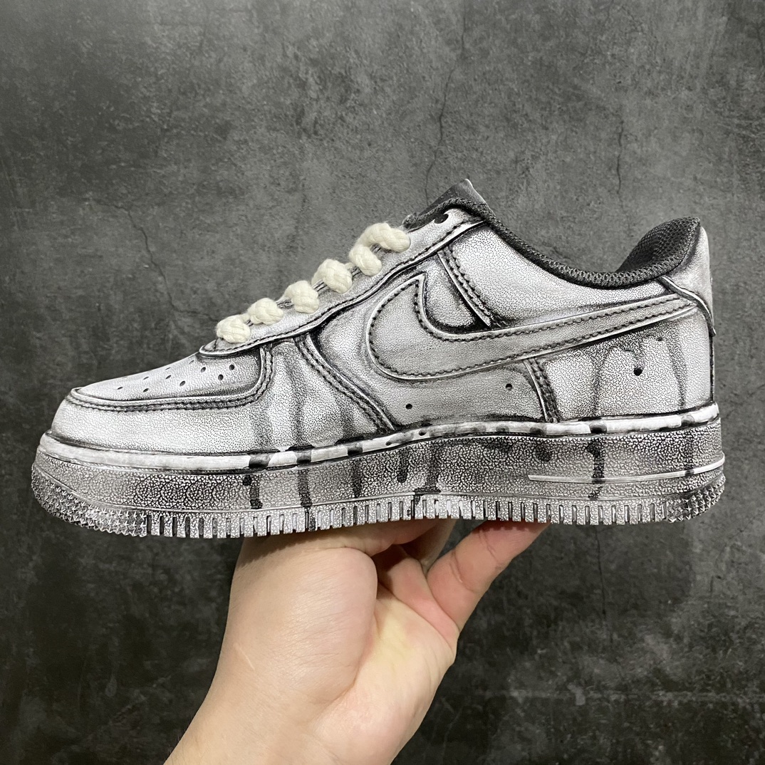 图片[2]-【绿x版】Chrome Hearts x AIR FORCE 1 克罗心联名空军一号 主题高奢定制 做旧十字架 哥特风梵文 朋克 情侣休闲运动低帮板鞋nn原厂鱼鳞纹大底 原装喷墨工艺 原鞋定制1:1打造零误差原厂电脑针车 XP纯原厂流出百分百原装鞋垫原厂中底布 真正原厂订购皮料 成本比市面任何版本贵几倍接受任何形式对比 最强批次 货号：DD8959-100 尺码：36 36.5 37.5 38 38.5 39 40 40.5 41 42 42.5 43 44 44.5 45 46-莆田鞋批发中心