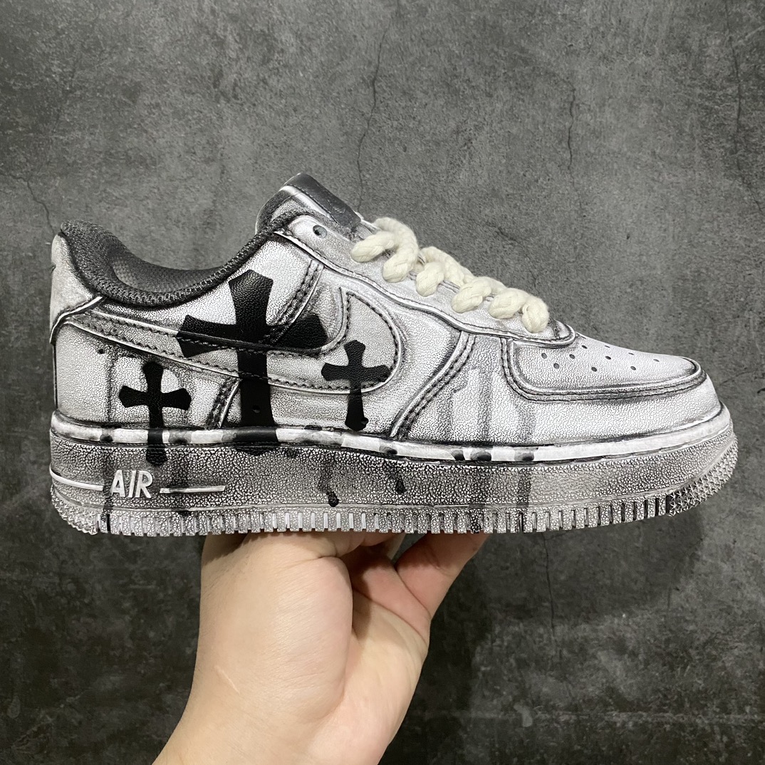 【绿x版】Chrome Hearts x AIR FORCE 1 克罗心联名空军一号 主题高奢定制 做旧十字架 哥特风梵文 朋克 情侣休闲运动低帮板鞋nn原厂鱼鳞纹大底 原装喷墨工艺 原鞋定制1:1打造零误差原厂电脑针车 XP纯原厂流出百分百原装鞋垫原厂中底布 真正原厂订购皮料 成本比市面任何版本贵几倍接受任何形式对比 最强批次 货号：DD8959-100 尺码：36 36.5 37.5 38 38.5 39 40 40.5 41 42 42.5 43 44 44.5 45 46-莆田鞋批发中心