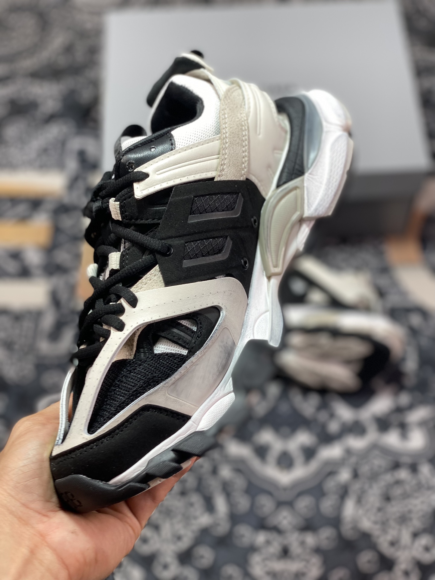 420  巴黎世家BALENCIAGA Track Trainers 3.0代复古野跑姥爹潮流百搭慢跑鞋“米白黑灰白”542023 W3SU5 9791