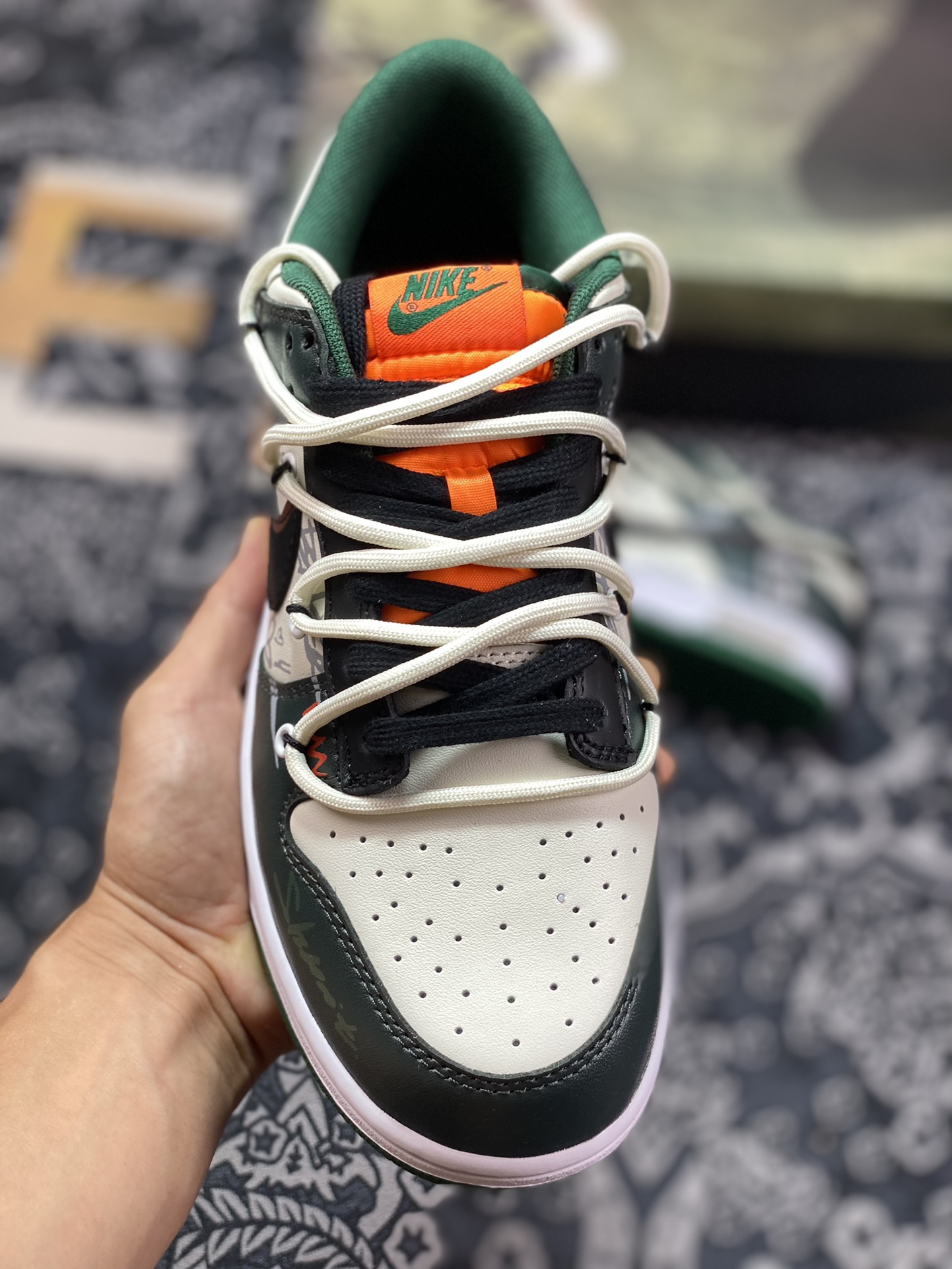 Nike SB Dunk Low ”Miami Hurricanes” Dunk Series Low-top Sneakers ”Black, White and Green Slide Track Lace” DD1391-300