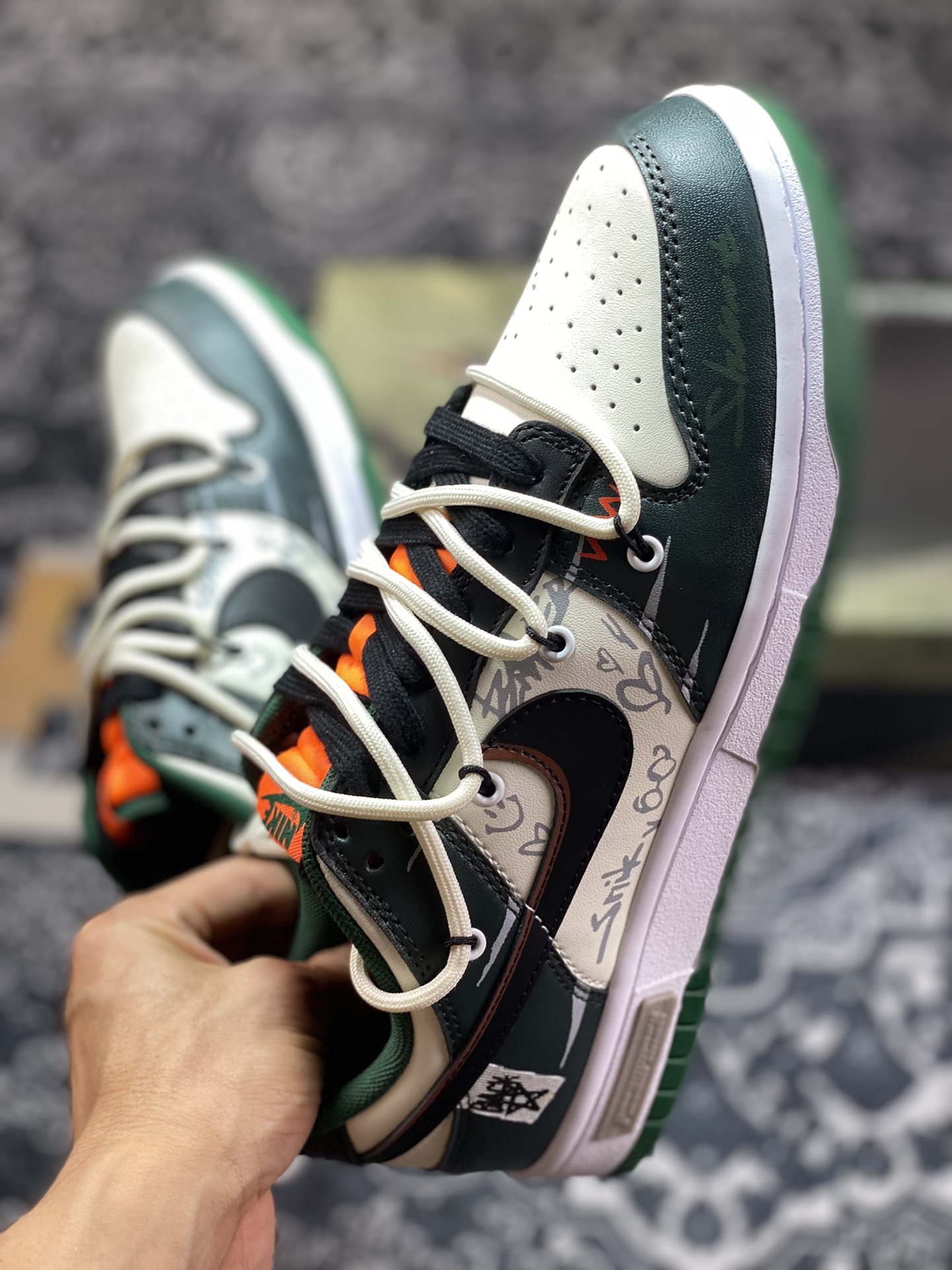 Nike SB Dunk Low ”Miami Hurricanes” Dunk Series Low-top Sneakers ”Black, White and Green Slide Track Lace” DD1391-300