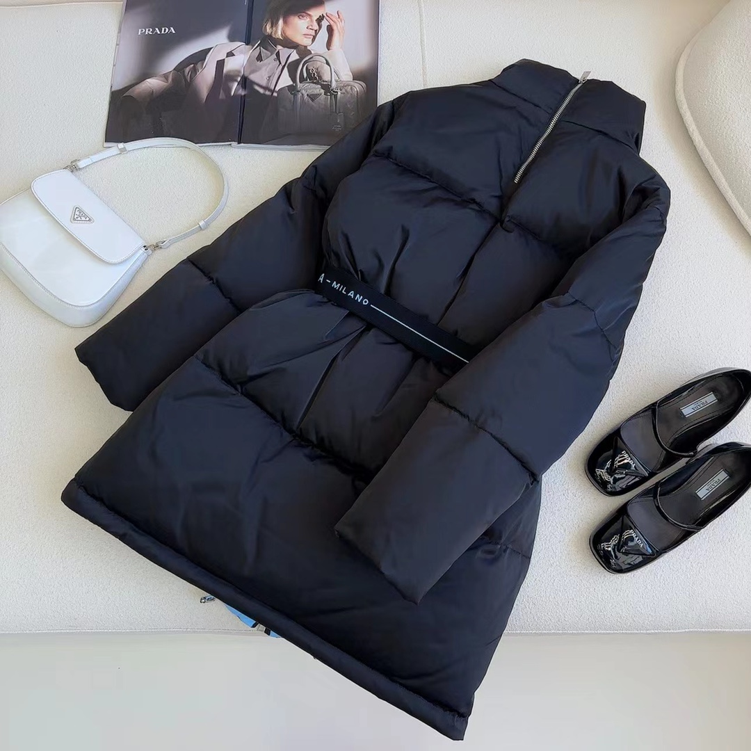 独家首发 原单品质 PD 25Ss——秋冬新品 立领腰带中长款面包羽绒服 🖤配送腰带 立体剪裁H版型经典
