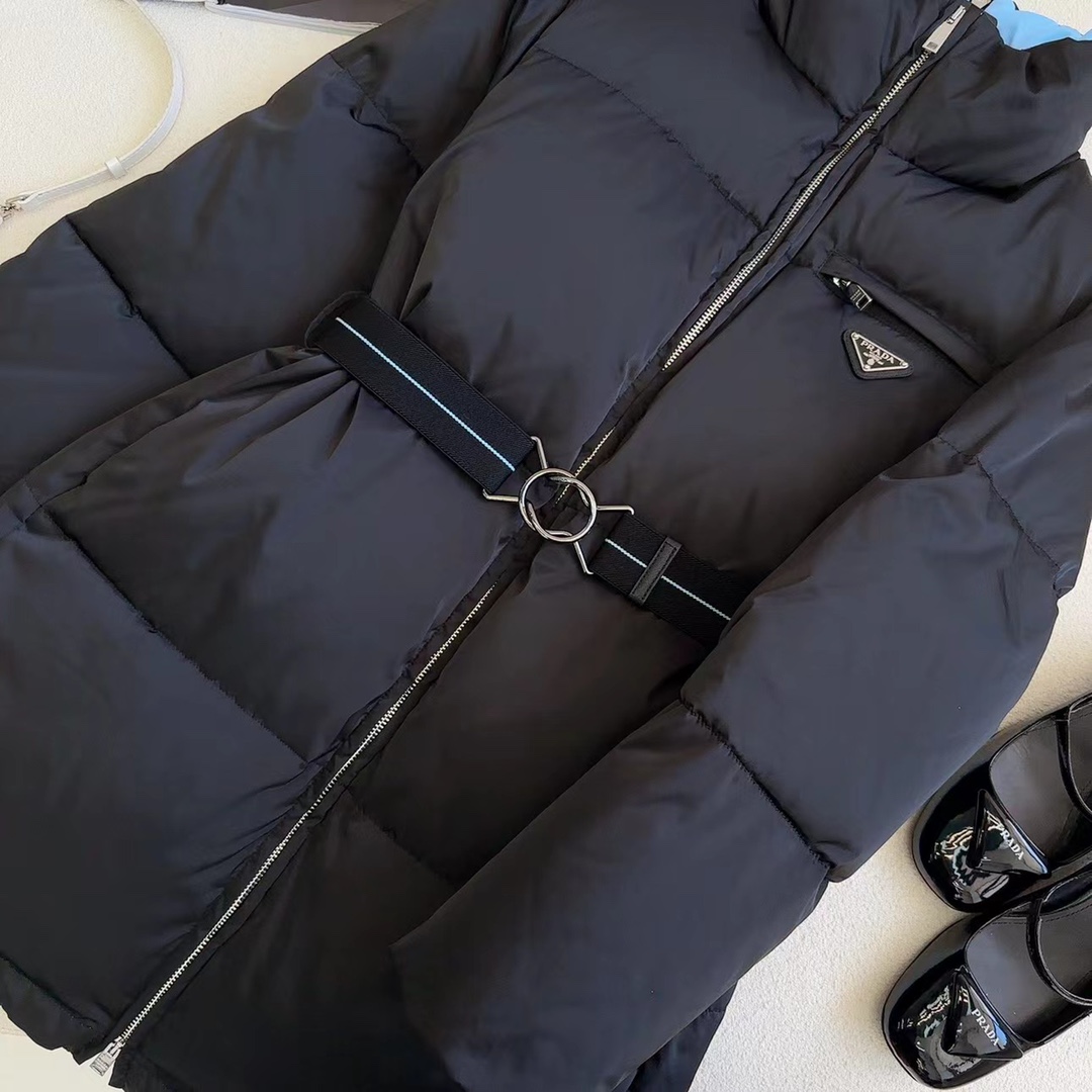独家首发 原单品质 PD 25Ss——秋冬新品 立领腰带中长款面包羽绒服 🖤配送腰带 立体剪裁H版型经典