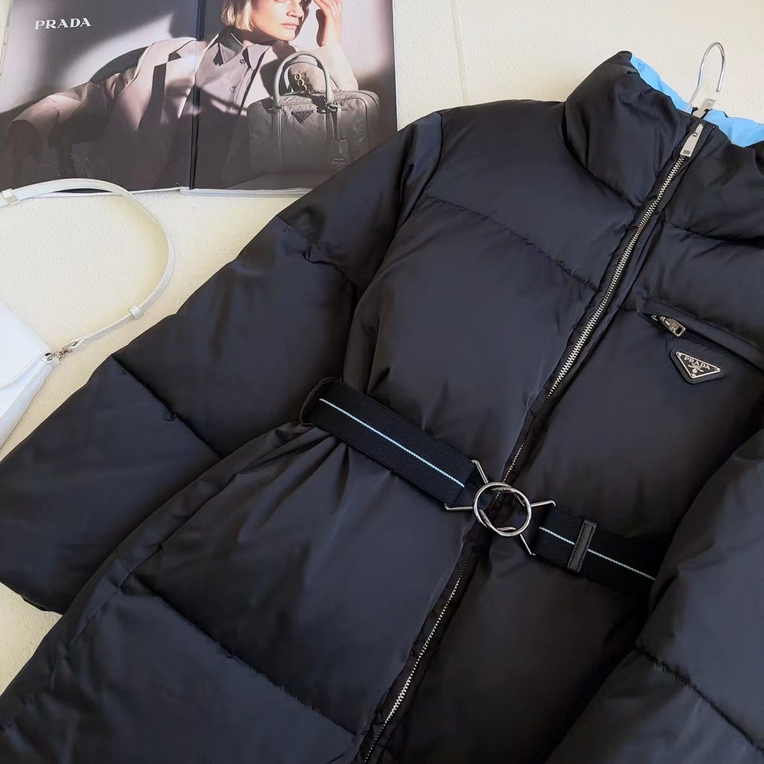 独家首发 原单品质 PD 25Ss——秋冬新品 立领腰带中长款面包羽绒服 🖤配送腰带 立体剪裁H版型经典