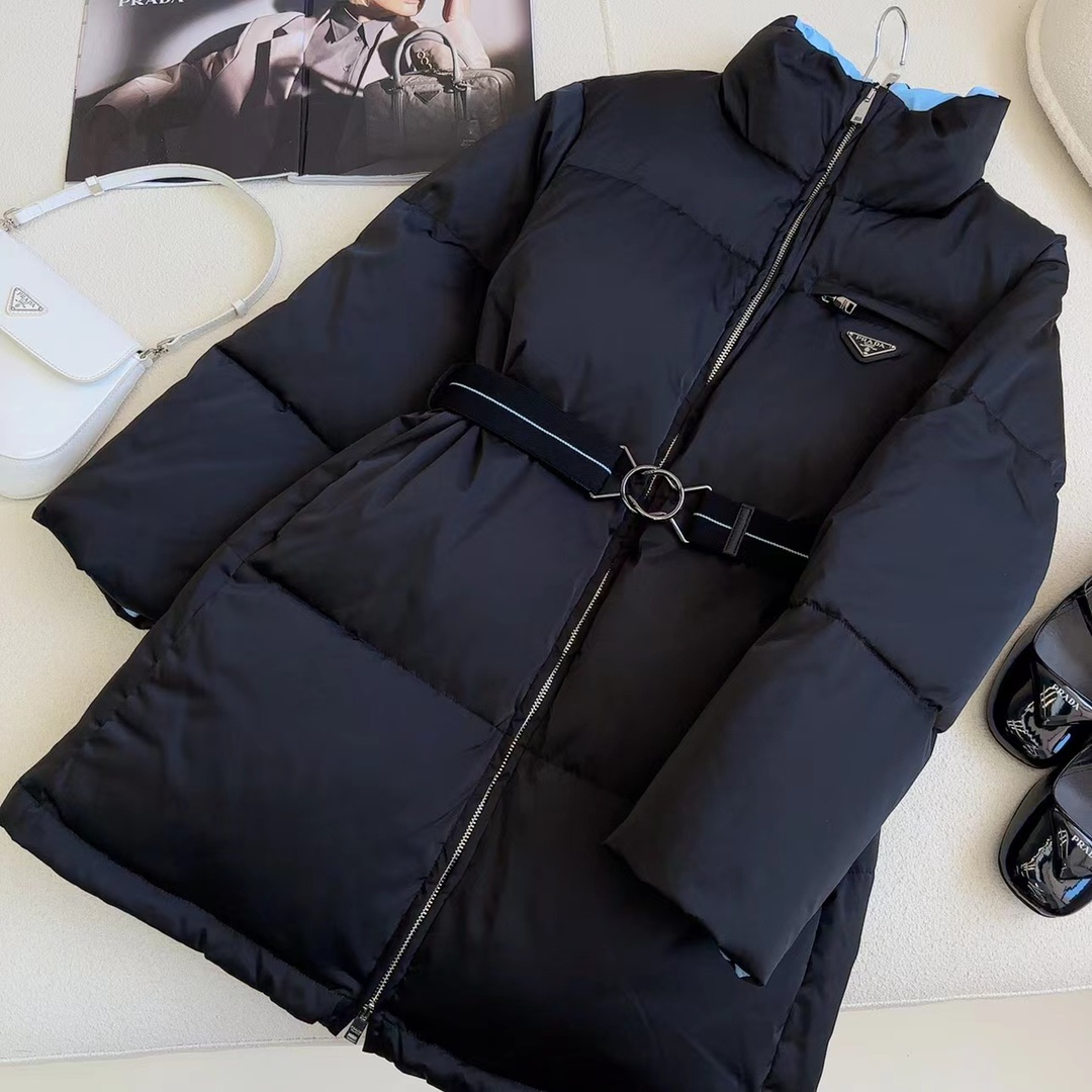 独家首发 原单品质 PD 25Ss——秋冬新品 立领腰带中长款面包羽绒服 🖤配送腰带 立体剪裁H版型经典