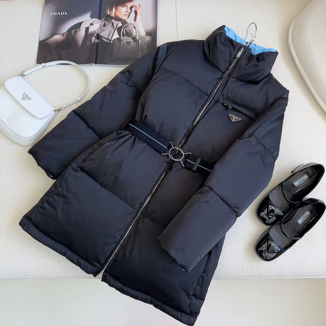 独家首发 原单品质 PD 25Ss——秋冬新品 立领腰带中长款面包羽绒服 🖤配送腰带 立体剪裁H版型经典