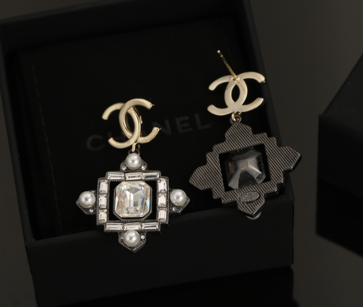 Chanel Haute Joaillerie Fine Jewelry Earrings Necklace Ring Ref.29A42BA0 4