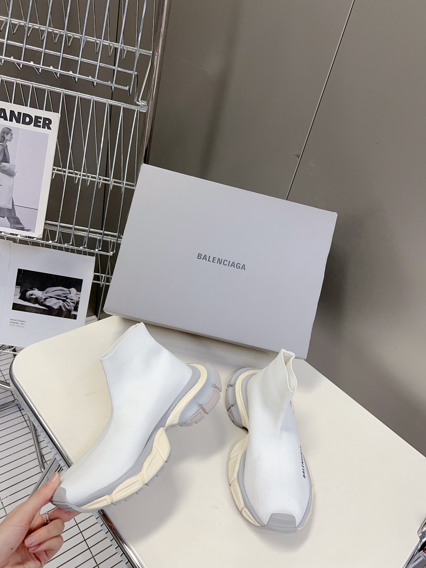 BALENCIAGA巴黎世家3XL出袜子鞋了复古休闲运动鞋系列推出探索时尚界对于原创与挪用的概念以全新系